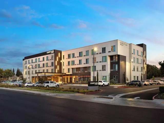 Courtyard By Marriott Fresno Clovis