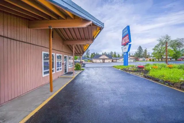 Royal Gateway Motel