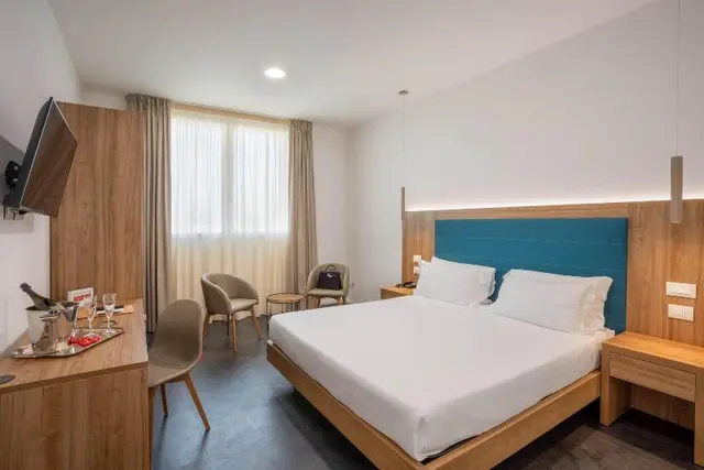 V Hotel