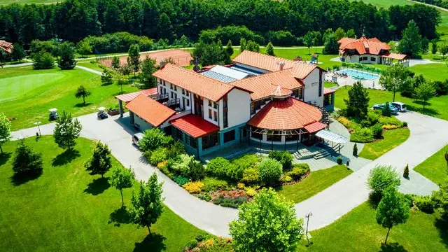 Forest Hills Hotel & Golf Zirc