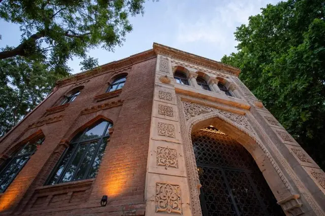 Qarvasla Hotel