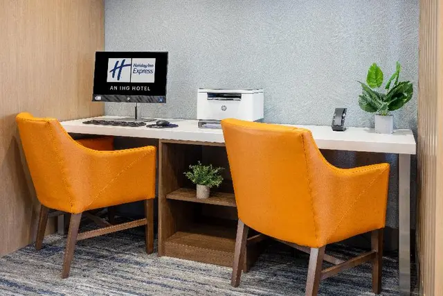 Holiday Inn Express and Suites Benson