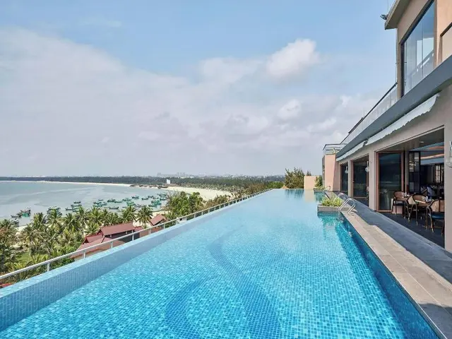 Sheraton Maoming Romantic Beach Resort