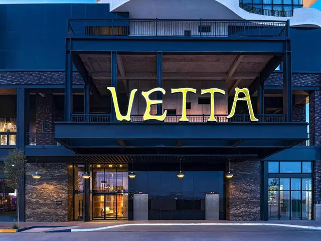 Vetta Distrito Uno Autograph Collection