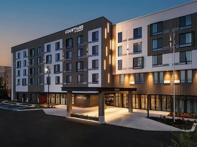 Courtyard By Marriott Cleveland