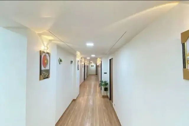 Royal Meredian Living