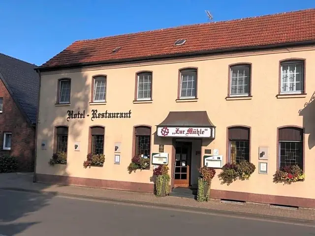 Hotel Restaurant Zur Mv Hle
