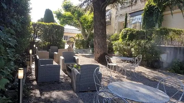 Le Castelet Des Alpilles