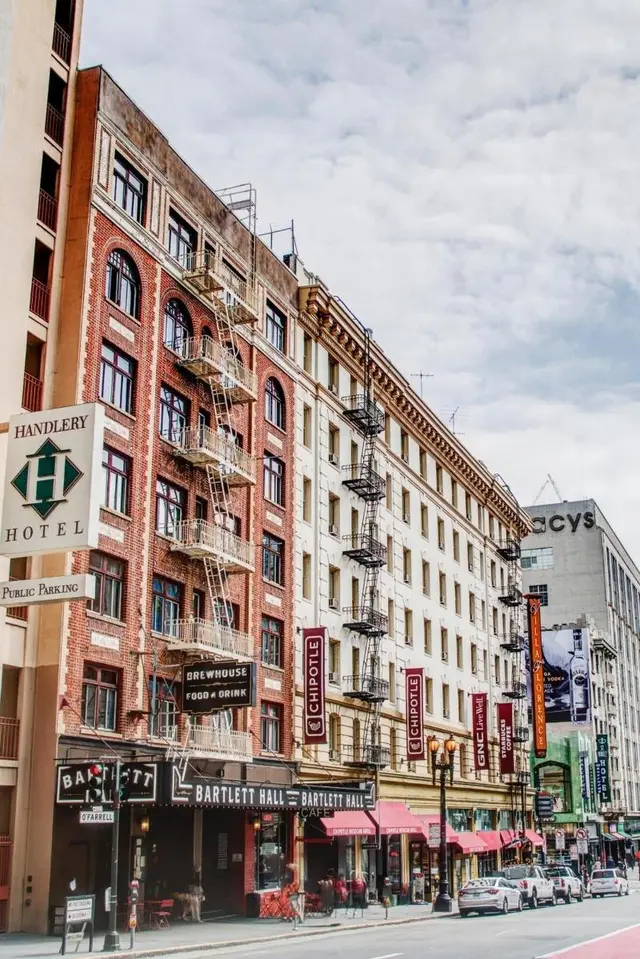 The Bartlett Hotel And Guesthouse