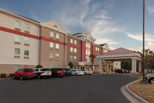 Holiday Inn Express Myrtle Beach-Broadway@The Bch