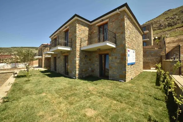 Li̇mnos Otel
