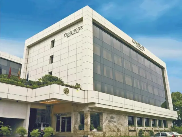 Hotel Kohinoor Continental, Near Airport