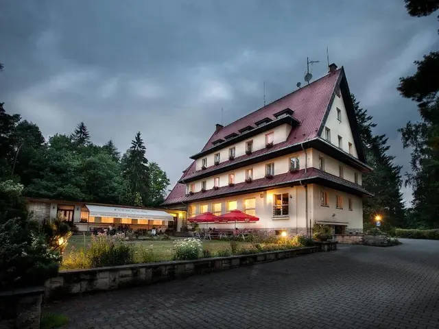 Parkhotel Skalnv M Osto