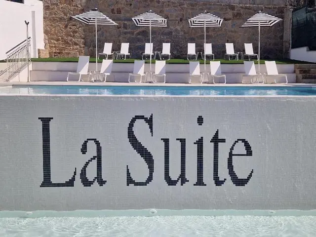 La Suite Hotel