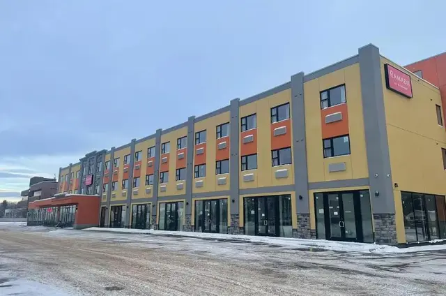 Ramada By Wyndham West Edmonton Hotel & Suites