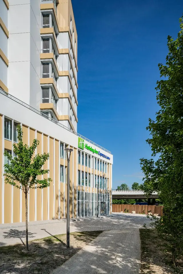 Holiday Inn Express & Suites Reims Rives De Vesle