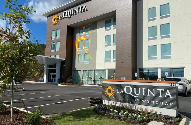 La Quinta Inn & Suites By Wyndham Chelsea