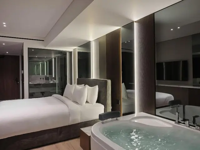 Nur Edge Aparthotel Acropolis Skyline