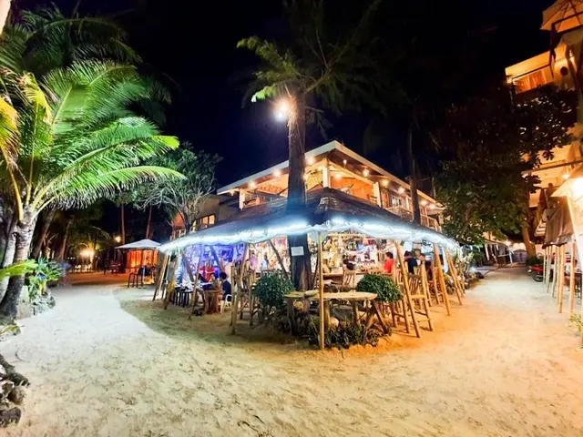 Cocoloco Boracay Beach Resort