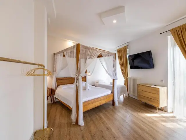 Baby Hotel