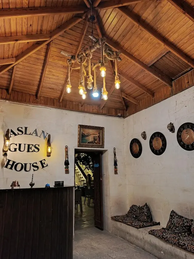 Aslan Konuk Evi