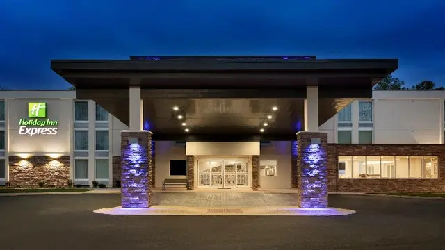 Holiday Inn Express Williamsbrg Busch Gardens Area