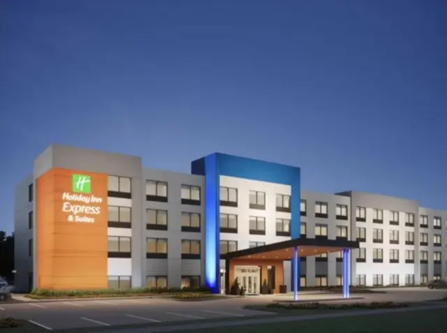 Holiday Inn Express & Suites Muncie Northwest
