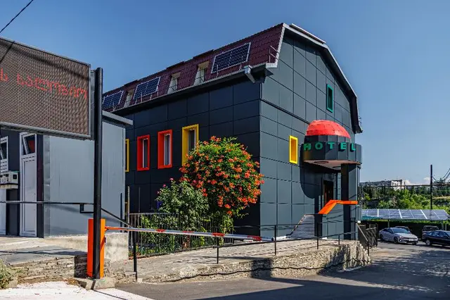 Route Hotel
