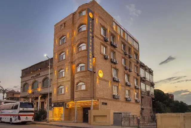 Pyramids Plateau Hotel