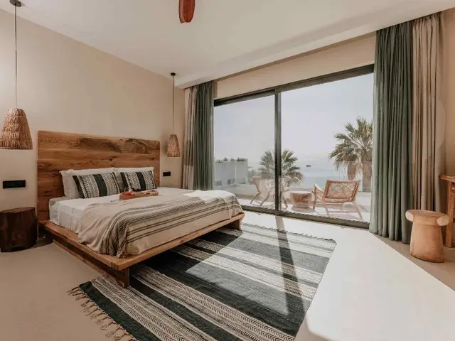 Ostrako Beachside Suites