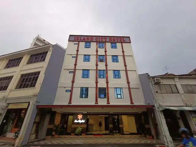 Capital O 90897 Island City Hotel