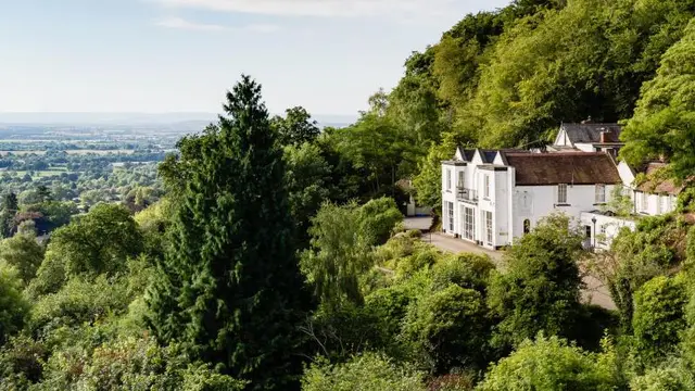 Cottage In The Wood Hotel