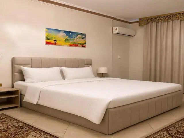 Sol Pyramids Inn