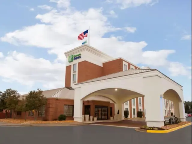 Holiday Inn Express Fredericksburg Southpoint