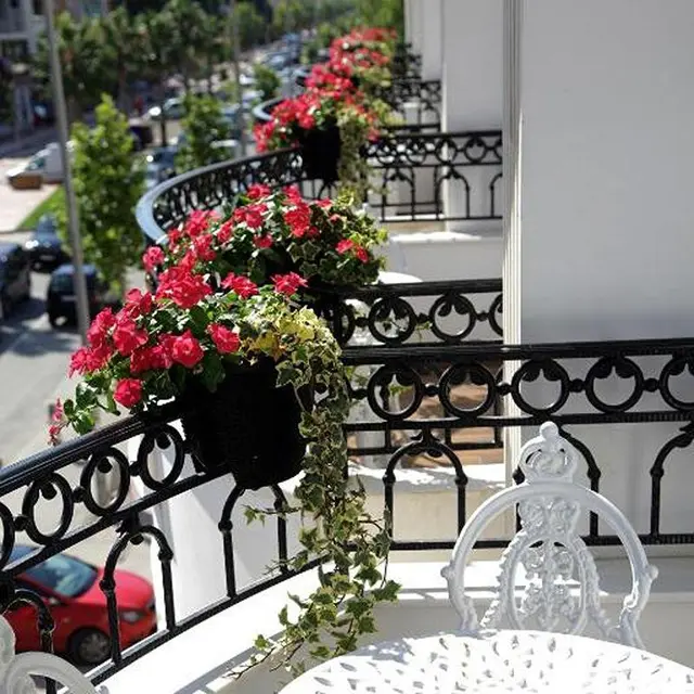 Empire Hotel