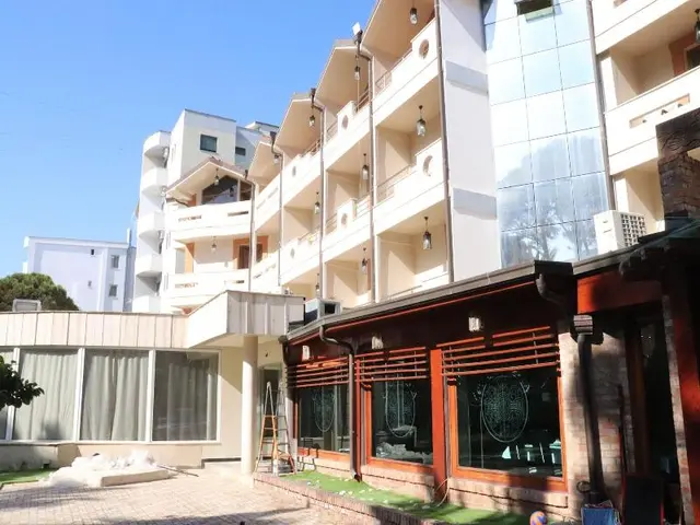 Danis Hotel