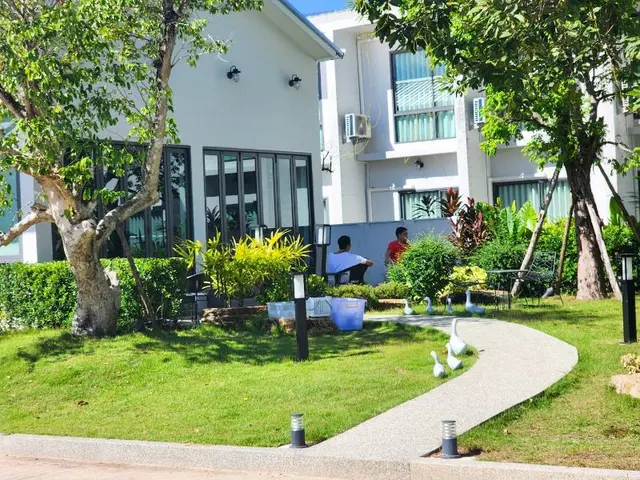 Tree Airport Hotel