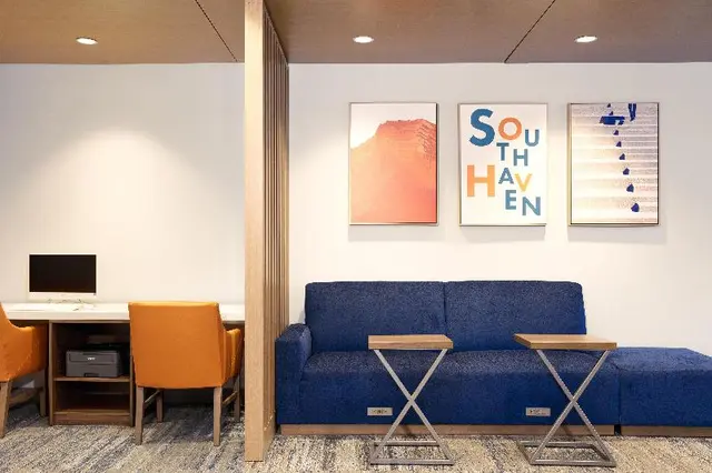 Holiday Inn Express & Suites Chicago Northwest