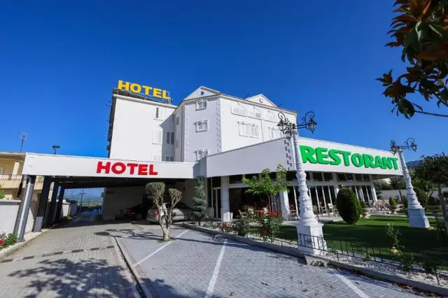 Hotel Familja