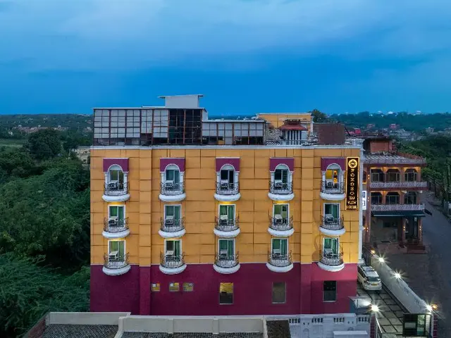Foxoso Taj View