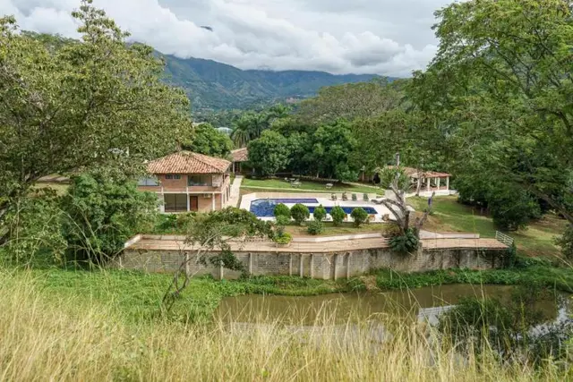 Tres Lagos Hotel