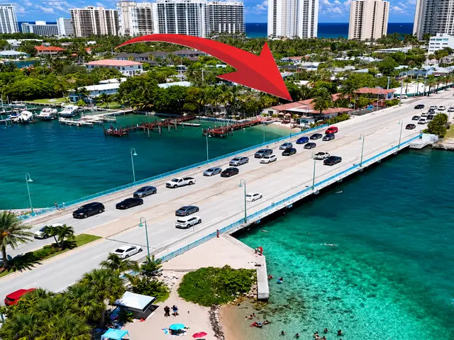 Blue Heron Bridge Hotel And Dive Club