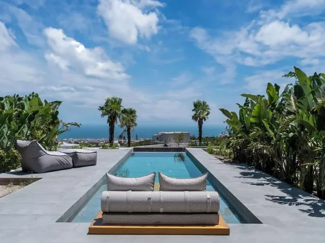 Numa Santorini