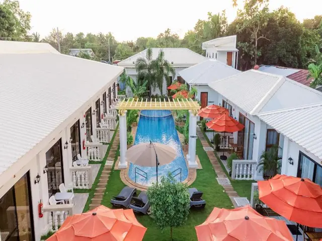 E L Westensee Resort
