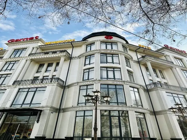Garnet Hotel