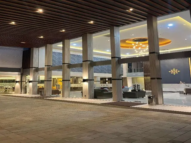 Lynn Hotel Tuban