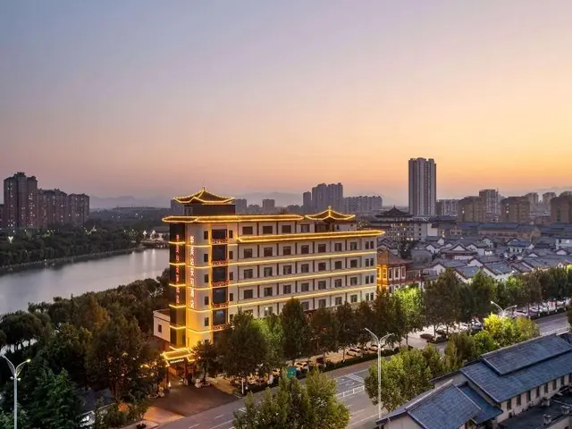 Ramada Encore By Wyndham Linqu Downtown