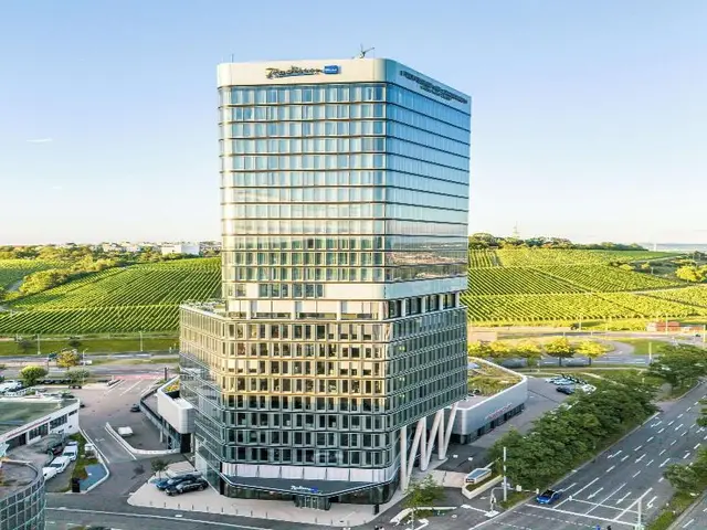 Radisson Blu Hotel At Porsche Design Tower Stutt