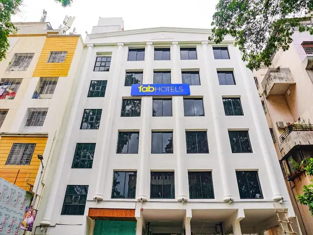 Fabhotel Royal Palace Inn