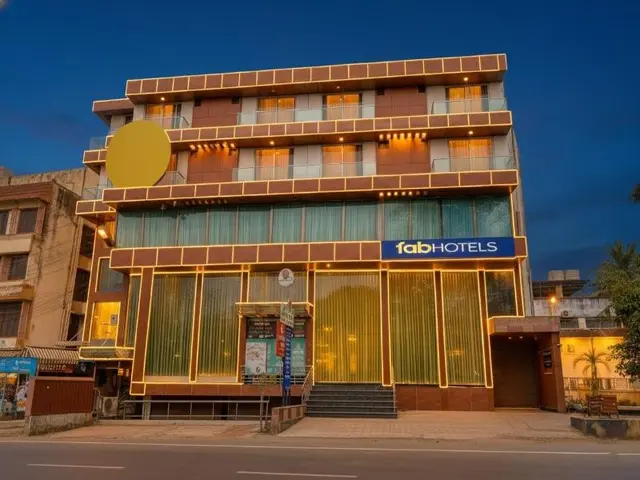 Fabhotel Emirates Suites